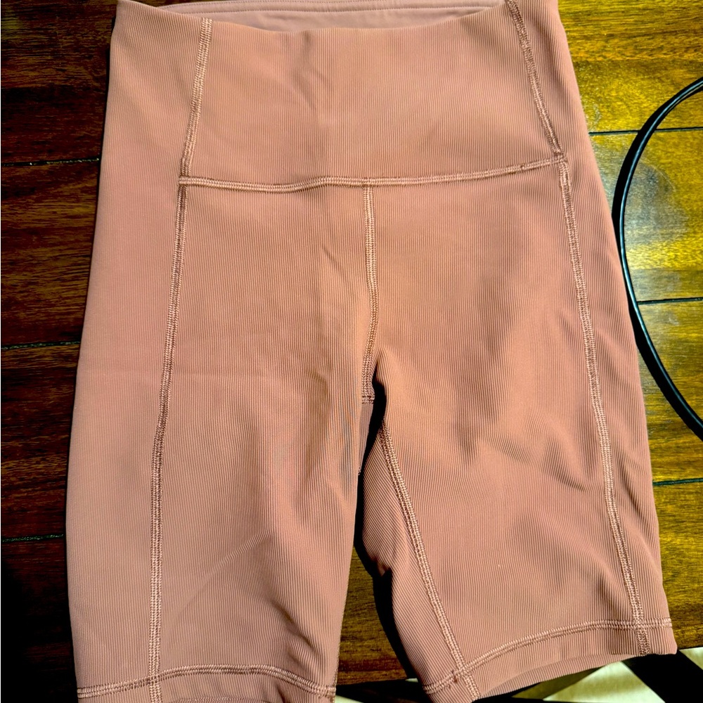 Ribbed lululemon biker shorts